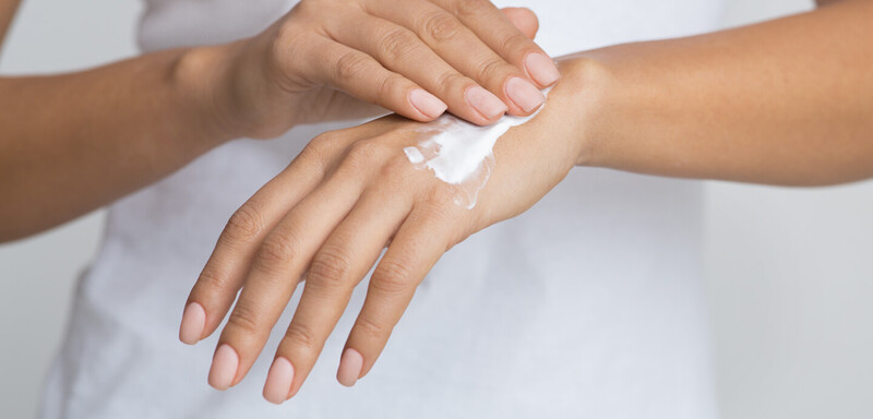 Как увлажнить сухую кожу рук?