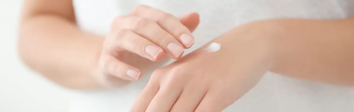 Как увлажнить сухую кожу рук?