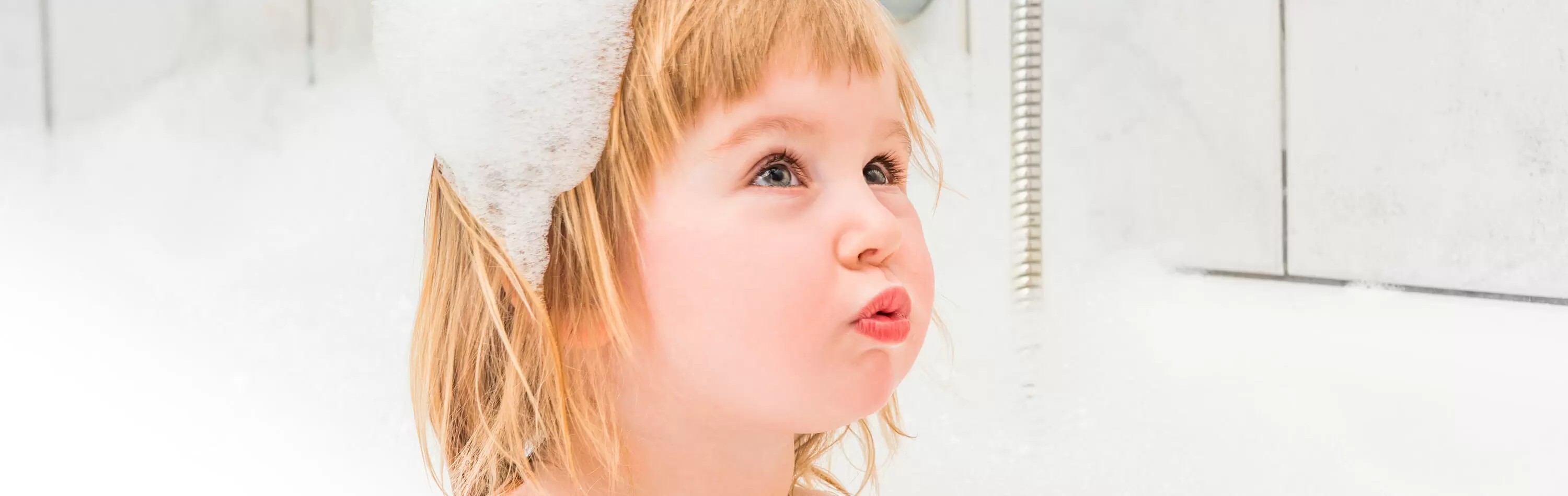 Можно ли ребенку мыть голову взрослым шампунем?